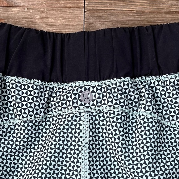 Lululemon In A Flash Short - Picture 8 of 10